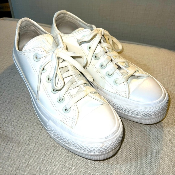 CONVERSE CHUCK TAYLOR All Star Low Chunky Platform Sneakers Women's Sz 6M - Picture 1 of 11